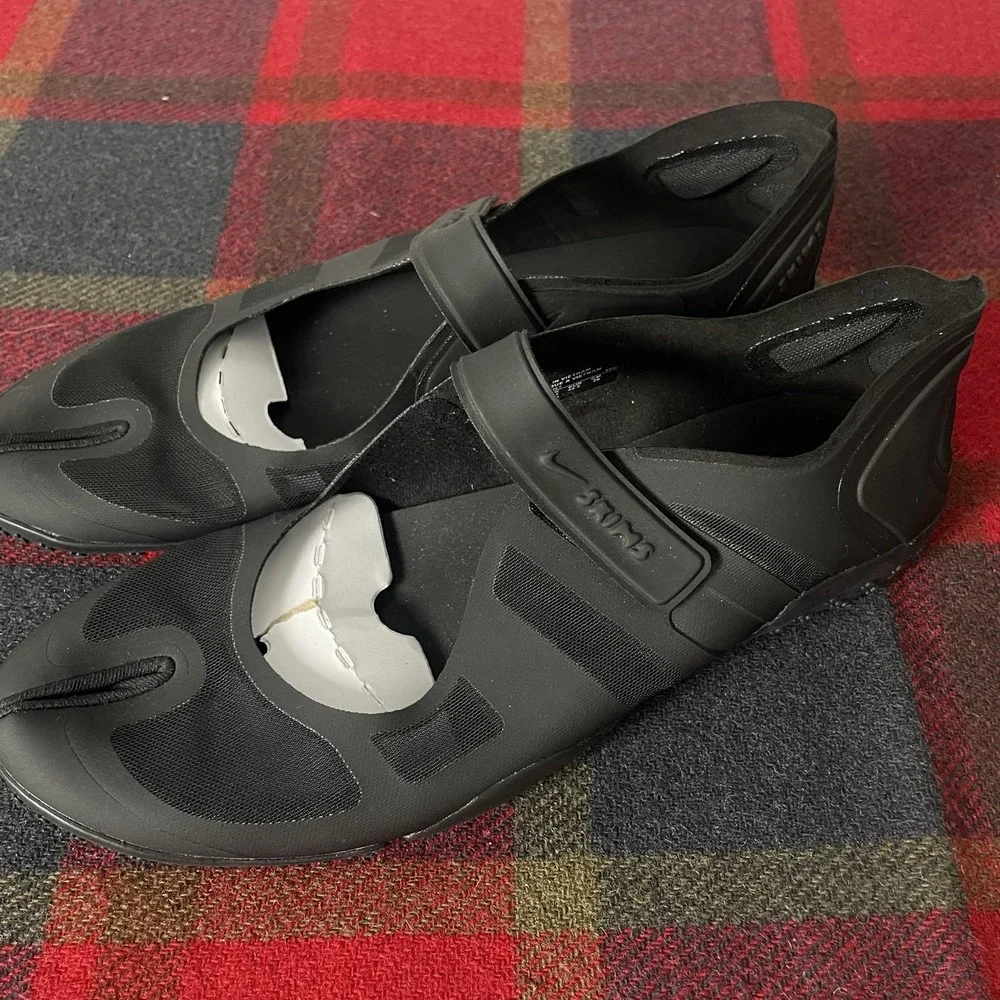 NikeSkims Rift Mesh Shoes M 10.5 / W 12 Black Split Toe IO7694 001 Sneakers